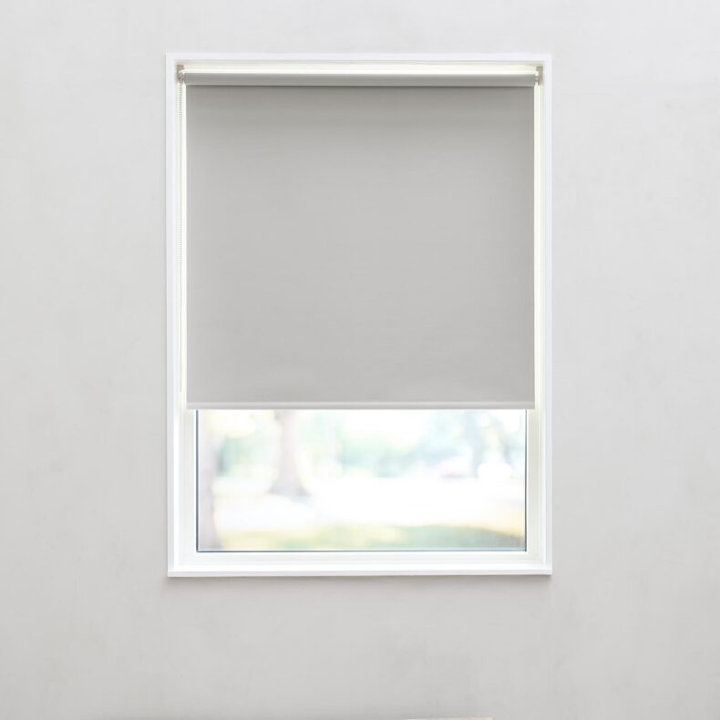 DEBEL_Vida_RLB_Light-Grey-BO_01_web Vida rullegardin mørklægning