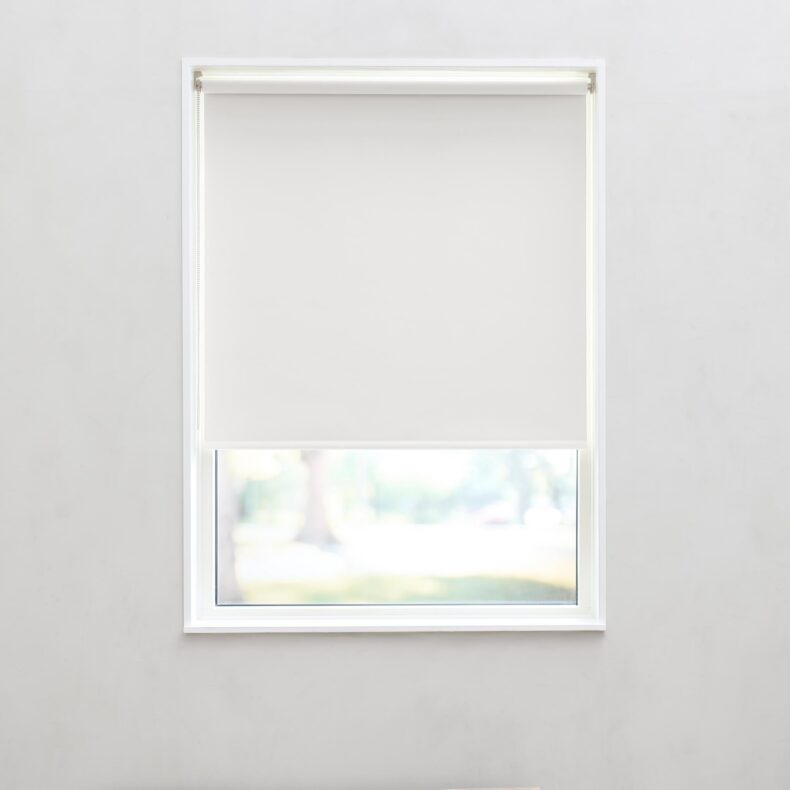 DEBEL_Vida_RLB_Offwhite-BO_01_web Vida rullegardin mørklægning