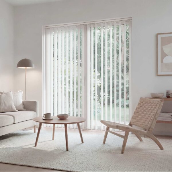 Debel_Line_VER_Hvid_Livingroom_1-1_web D'Lux lamelgardin