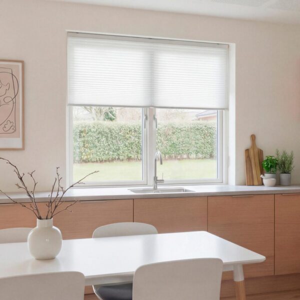 Debel_Touch_PLB_Hvid_kitchen_1-1_web-1024x1024-1.jpg Touch plisségardin