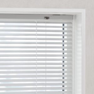 Debel_Twist_VNB_Hvid_03_web-4-1024x1024-1-300x300-1.jpg Twist alu-persienne