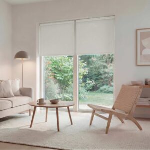 Debel_Vida_RLB_Offwhite-DL_Livingroom_1-1_web-1024x1024-1-300x300-1.jpg Vida rullegardin