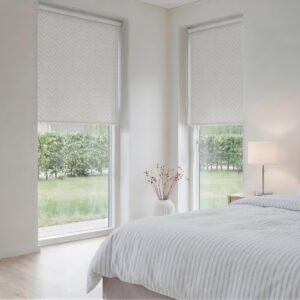 Debel_ZigZag_RLB_Hvid-BO_Bedroom_1-1_web Zig Zag rullegardin mørklægning